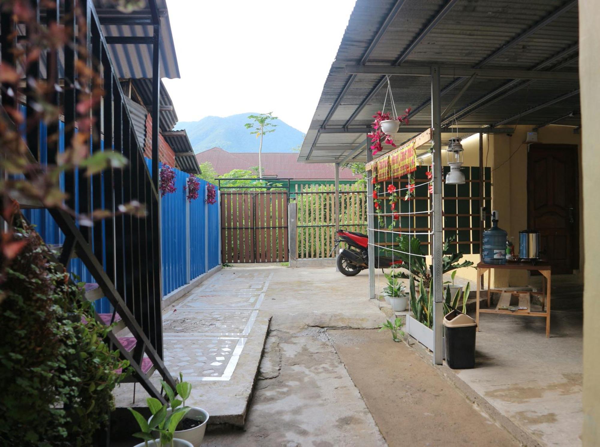 Tange Guest House Ruteng Exterior photo