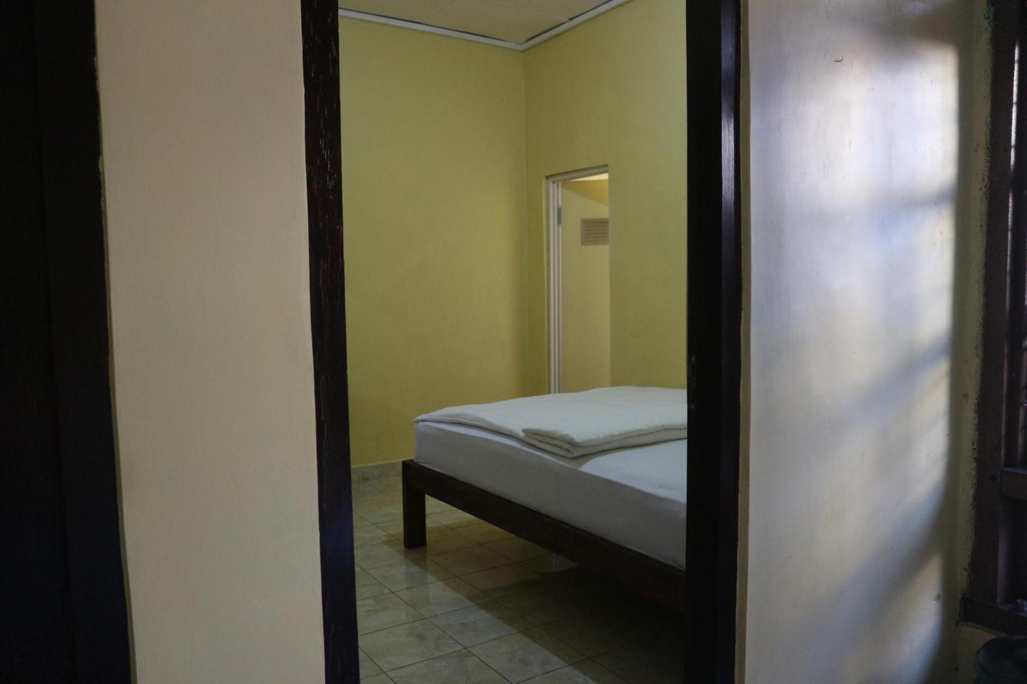 Tange Guest House Ruteng Exterior photo